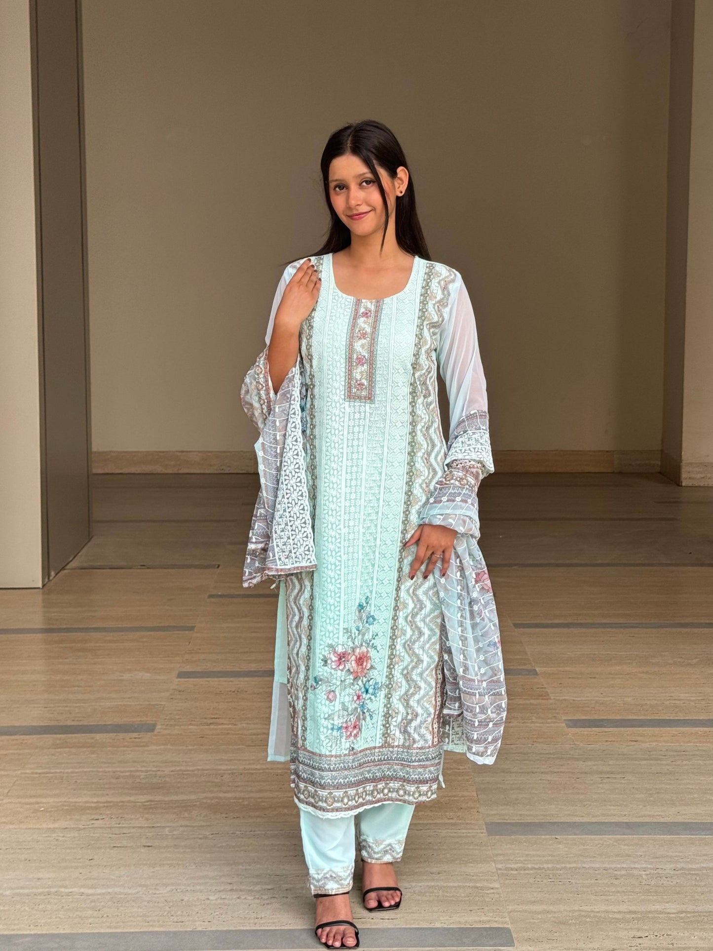 Noor-E-Nazaakat –Blue Embroidered Suit Set