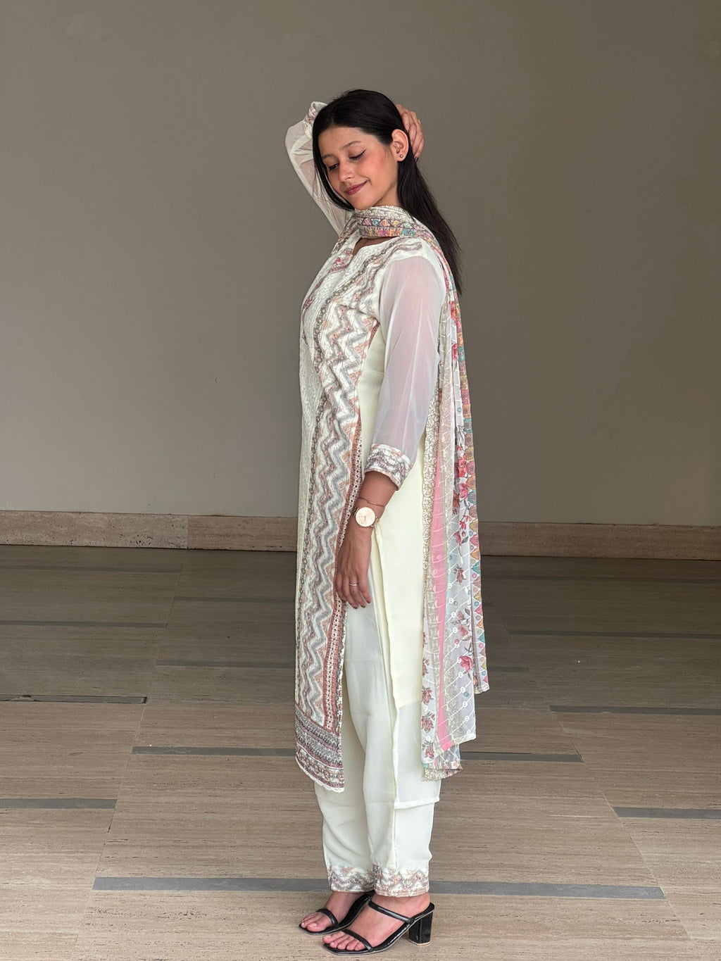 Noor-E-Nazaakat – Ivory Embroidered Suit Set