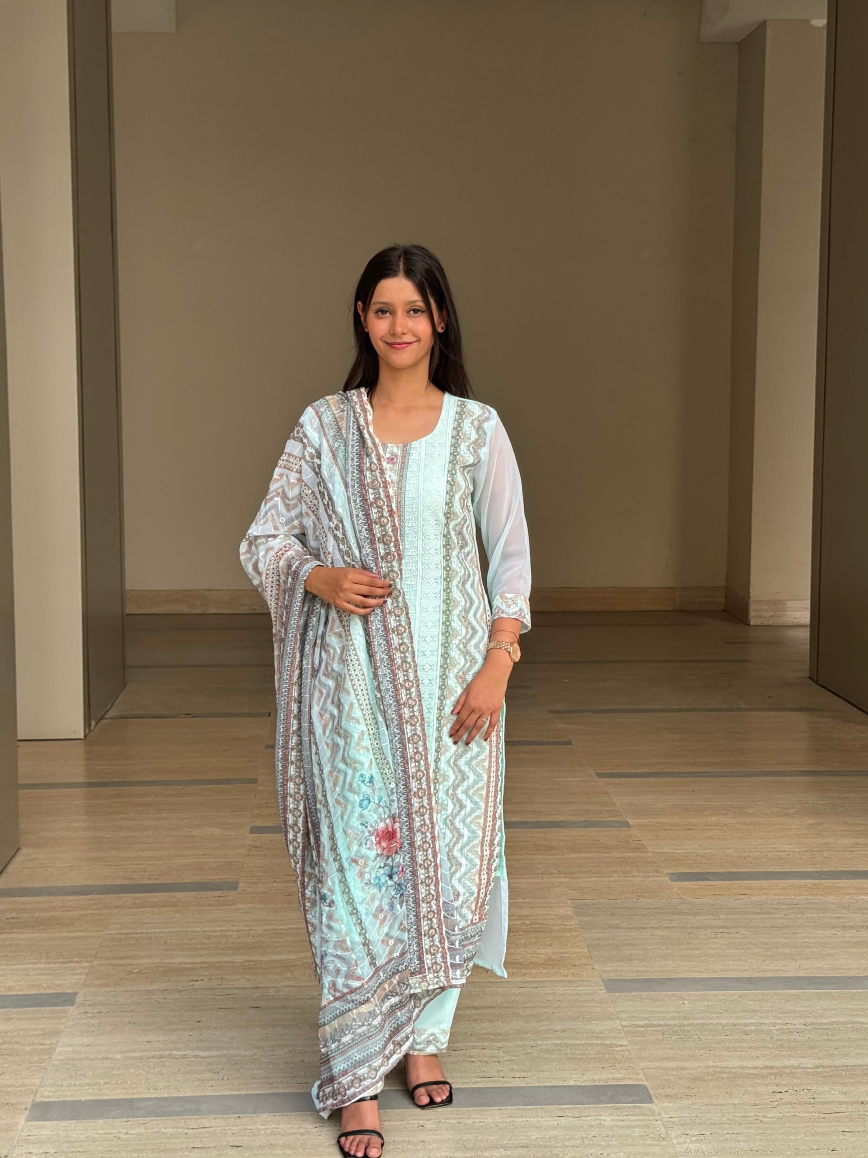 Noor-E-Nazaakat –Blue Embroidered Suit Set