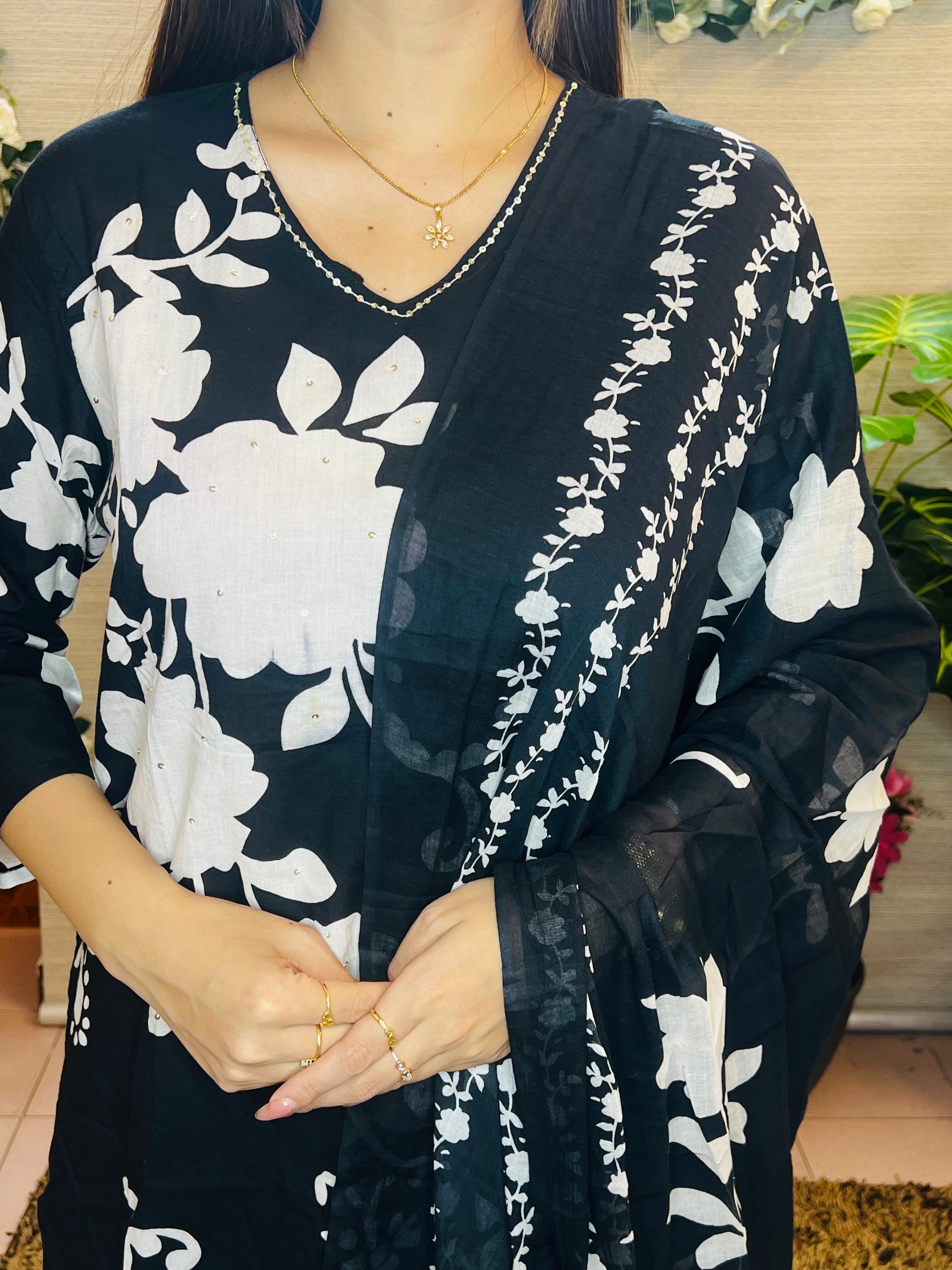 Karumayi Malar Kurta Set