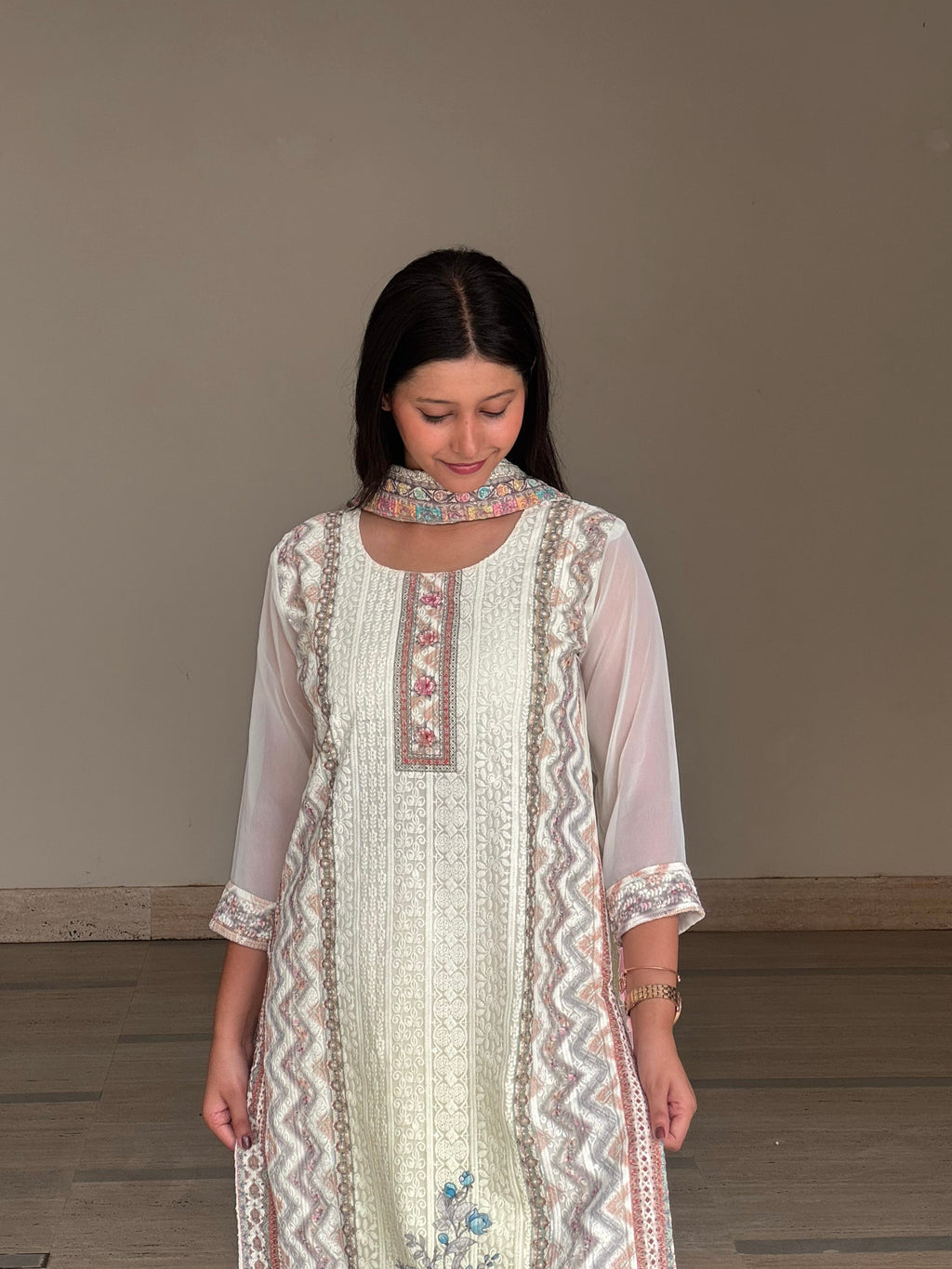 Noor-E-Nazaakat – Ivory Embroidered Suit Set