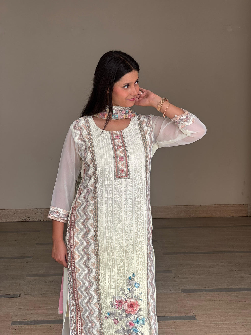 Noor-E-Nazaakat – Ivory Embroidered Suit Set