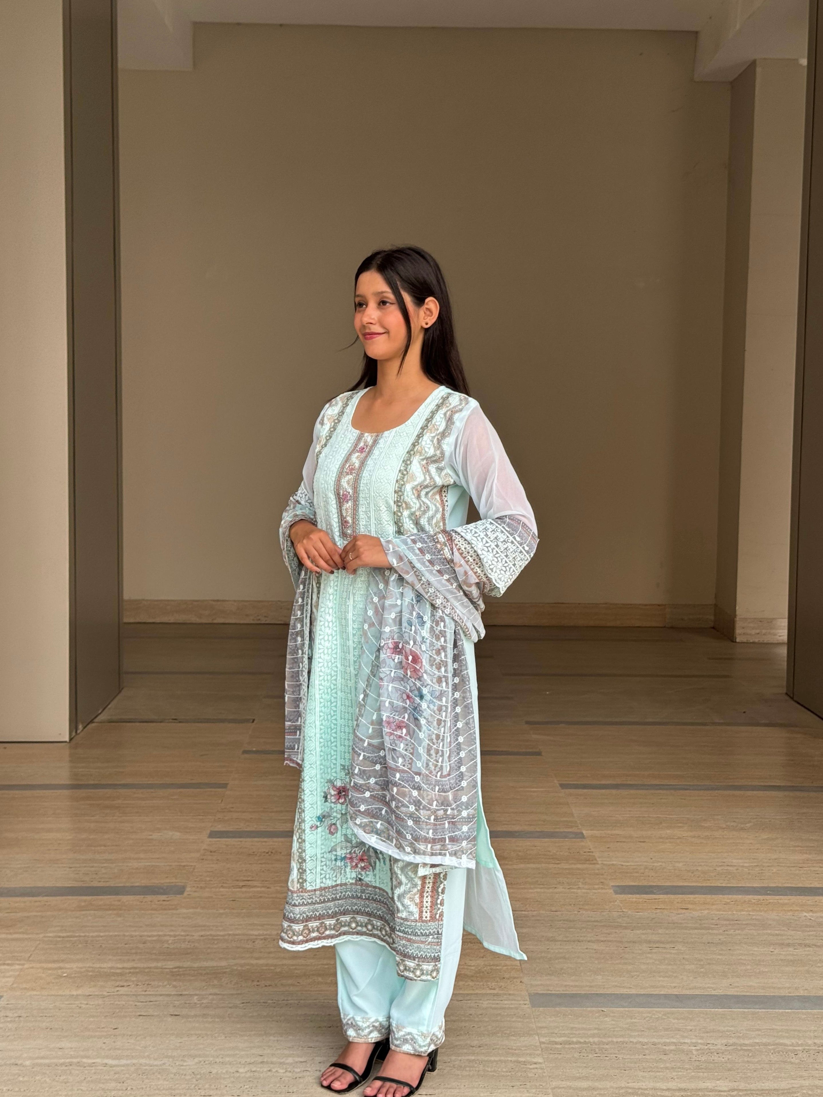Noor-E-Nazaakat –Blue Embroidered Suit Set