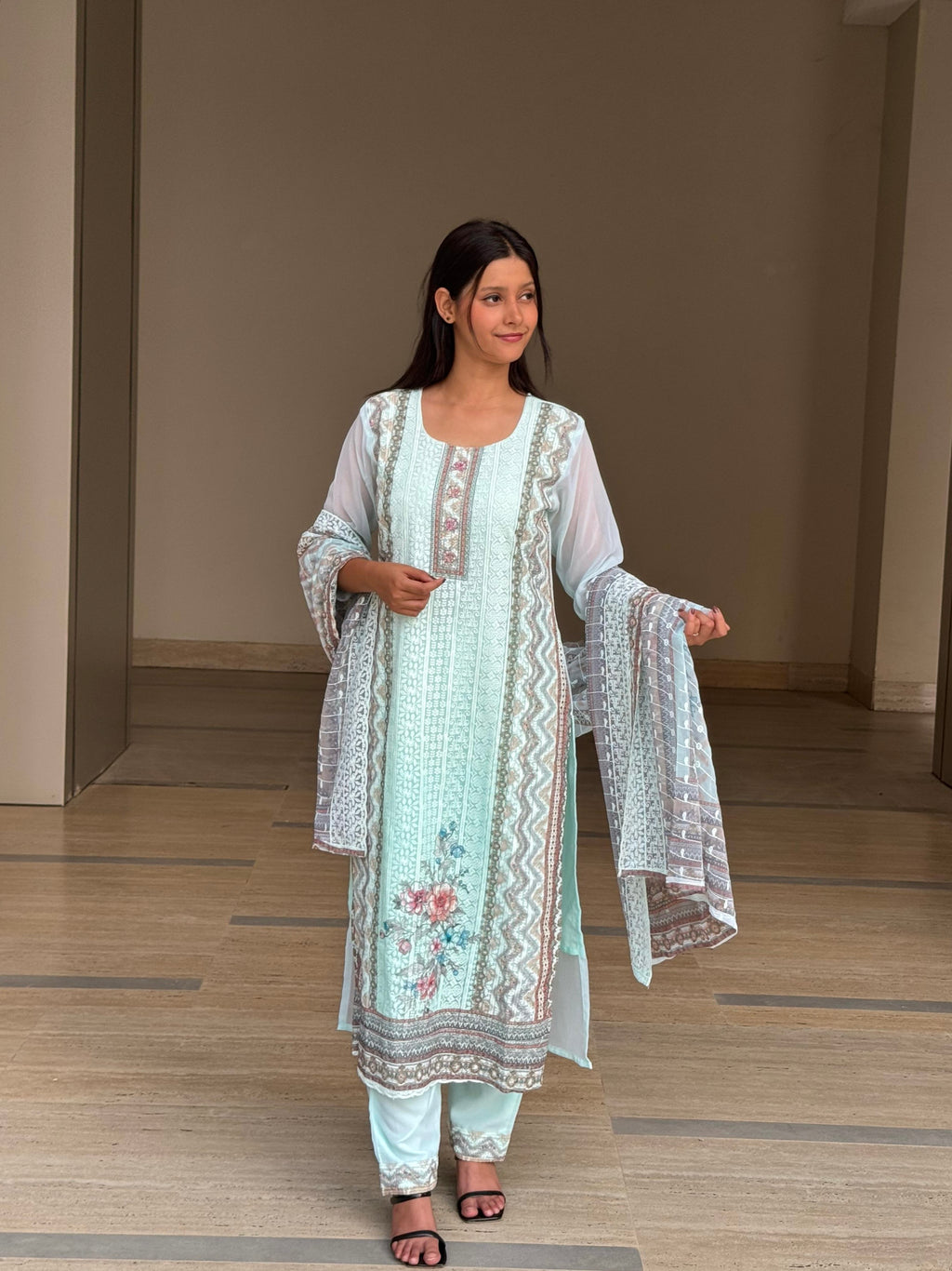 Noor-E-Nazaakat –Blue Embroidered Suit Set