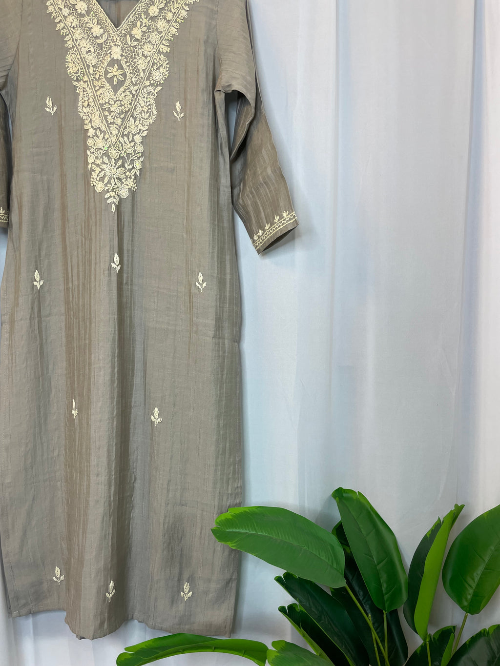 Zayra Hand-Embroidered Kurta