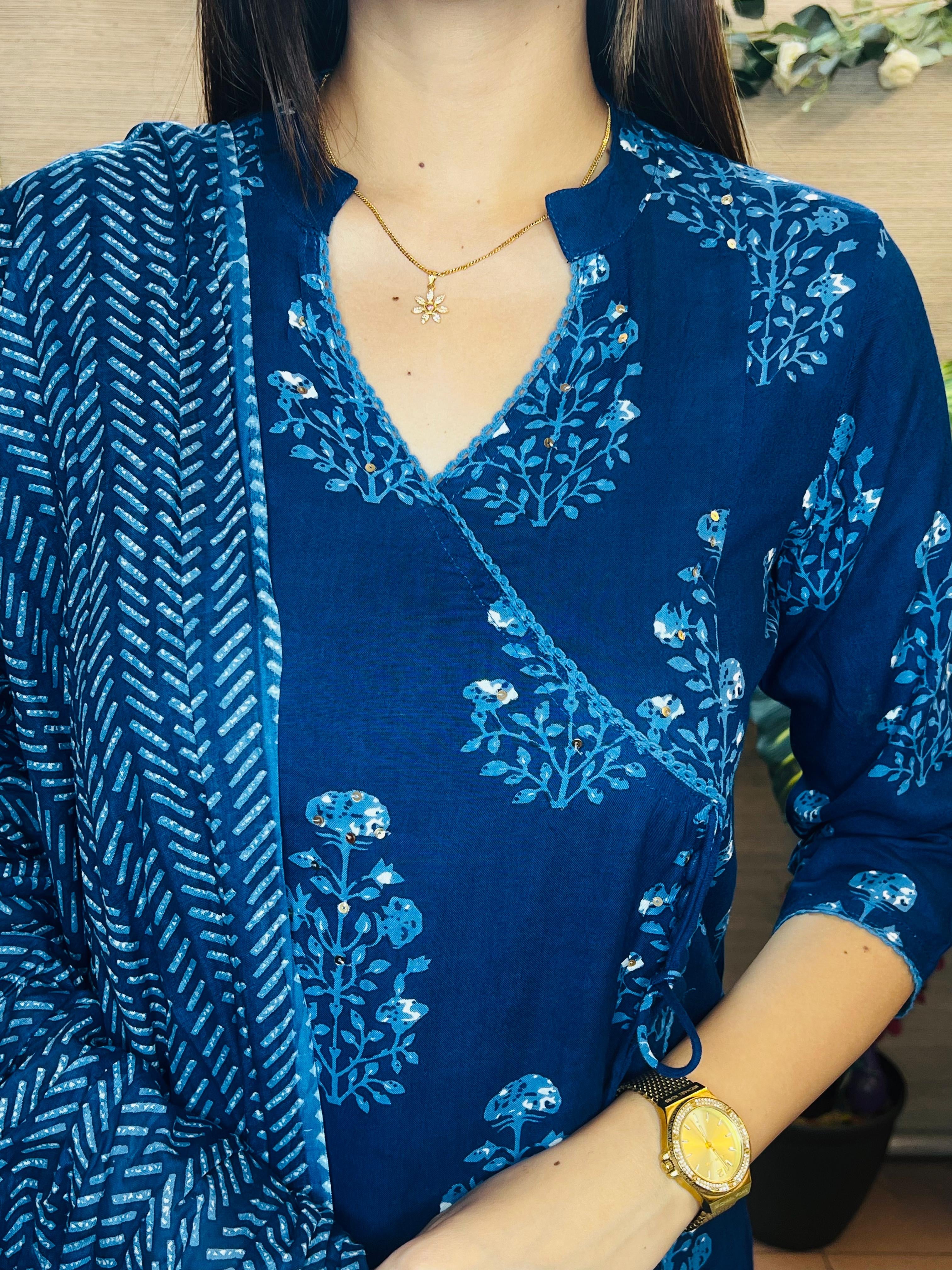 Aazhi Neelam Angavastram Set