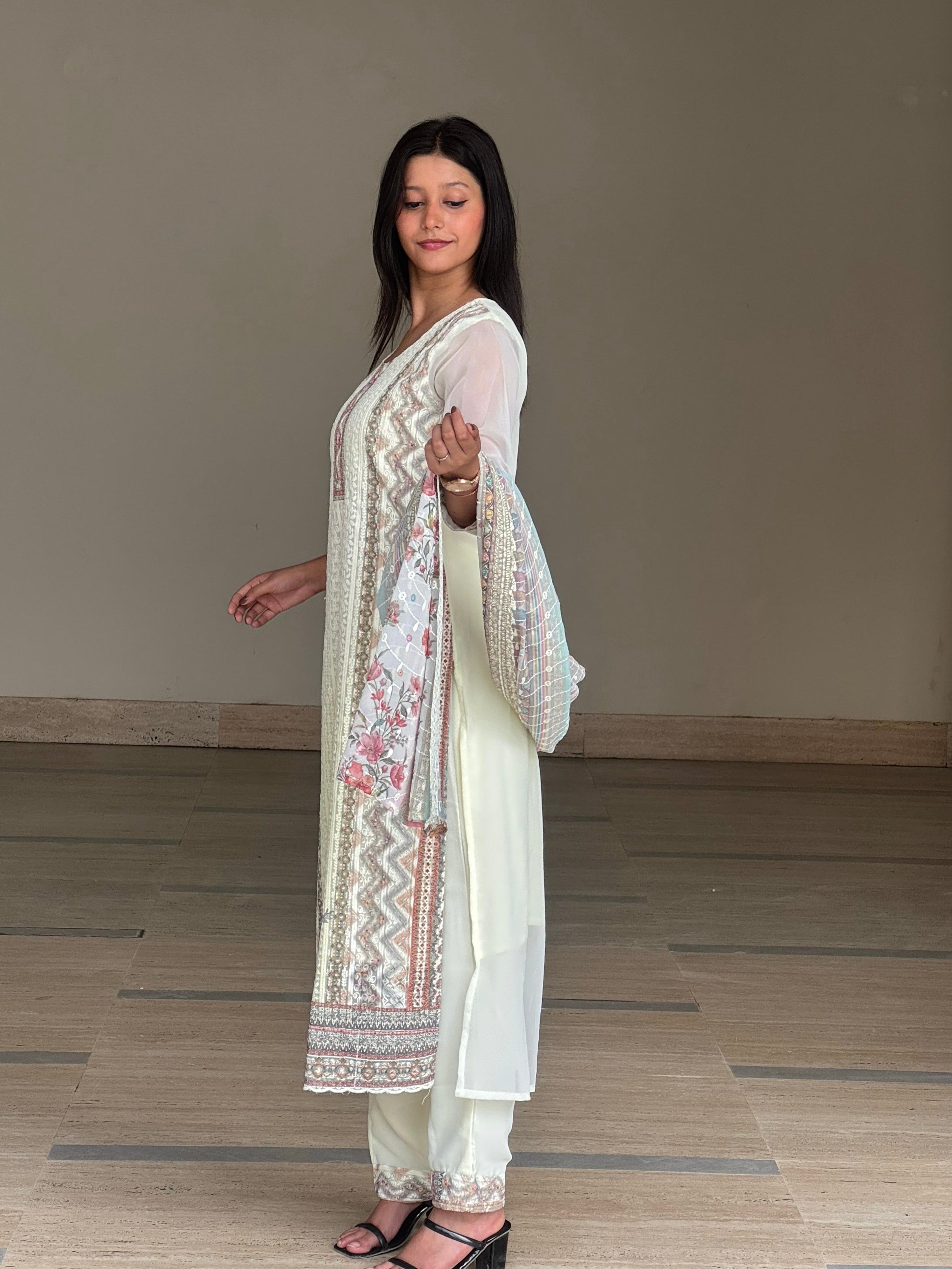 Noor-E-Nazaakat – Ivory Embroidered Suit Set