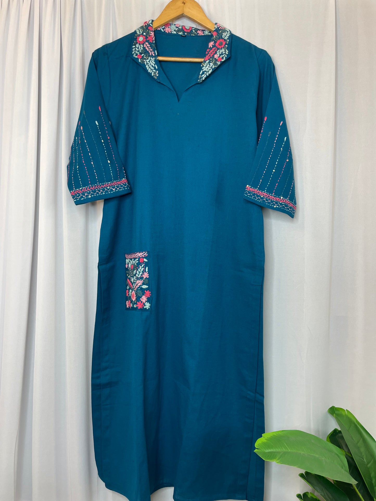 Handloom cotton collar and pocket embroidered kurti