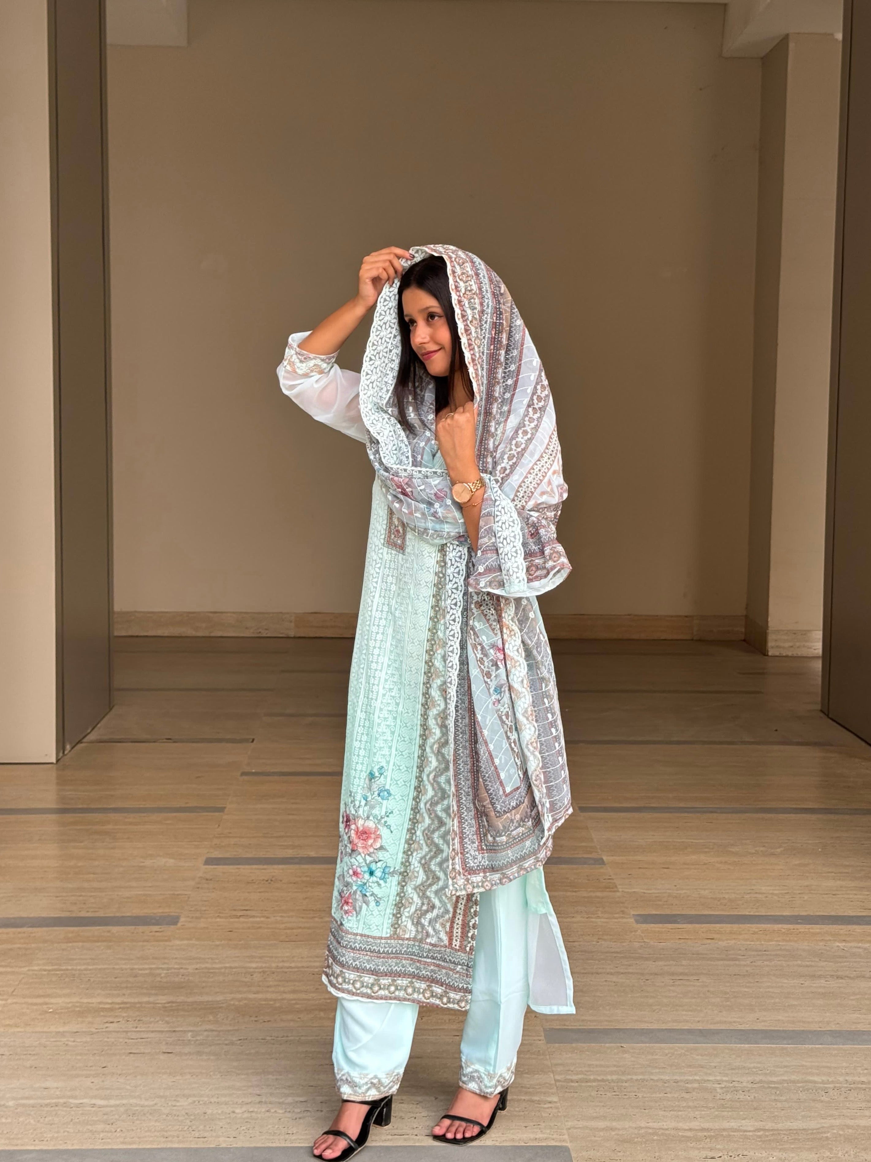 Noor-E-Nazaakat –Blue Embroidered Suit Set