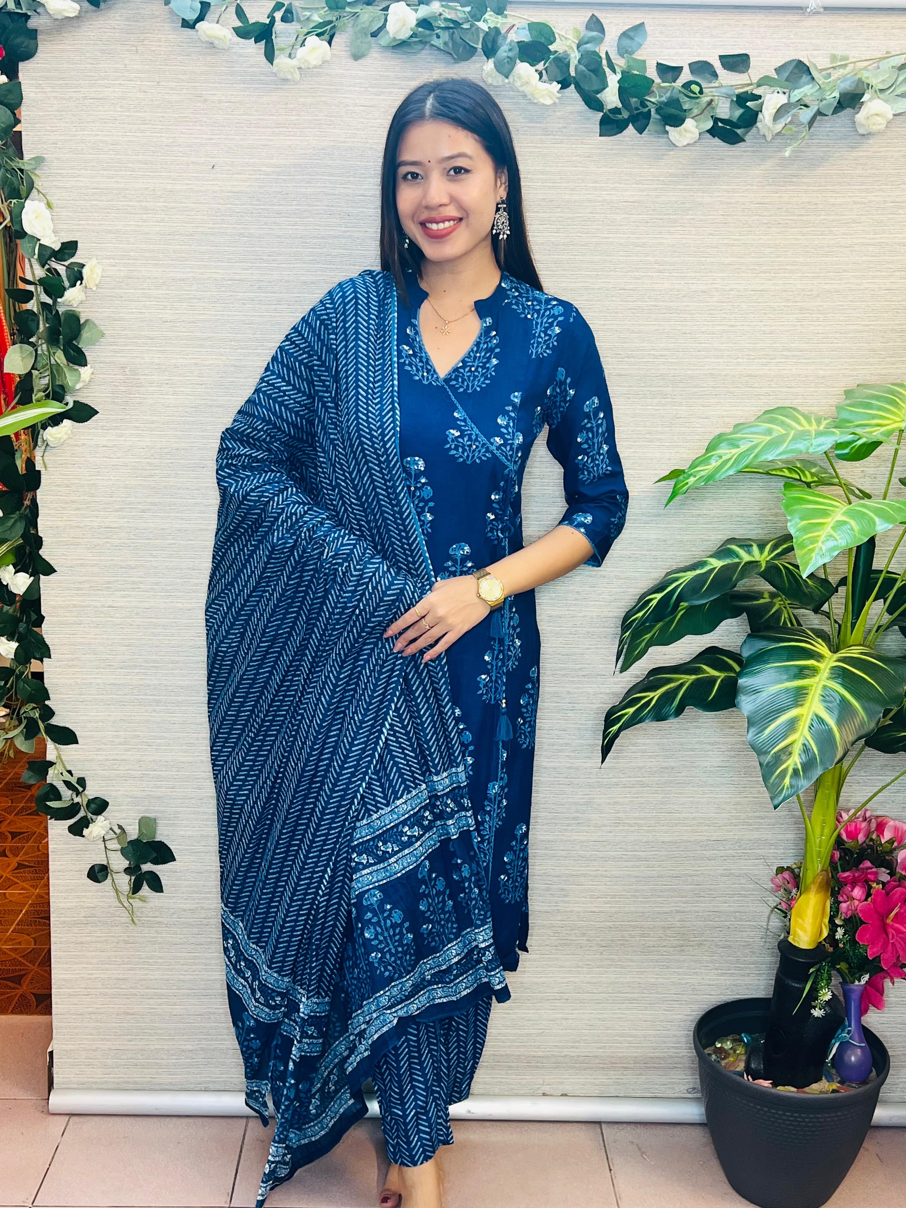 Aazhi Neelam Angavastram Set