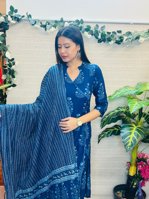 Aazhi Neelam Angavastram Set