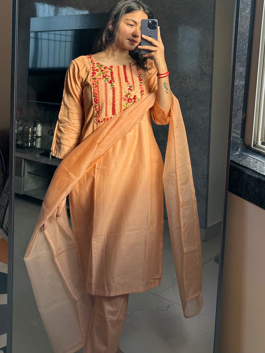 PEACH HANDWORK | DESIGNER KURTIS